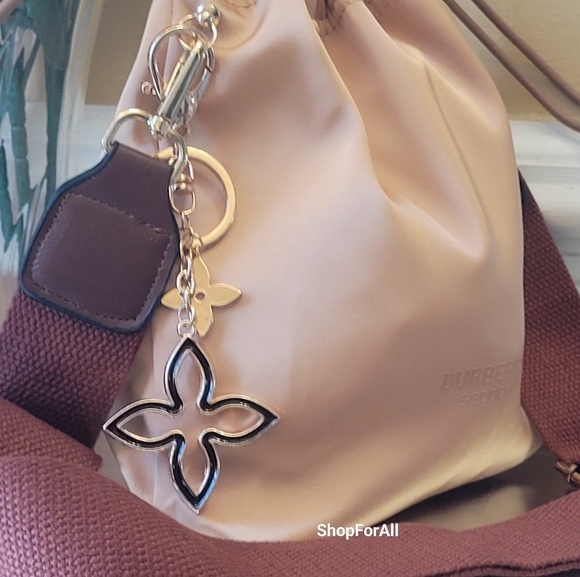 Burberry draw string pouch - Picture 6 of 13